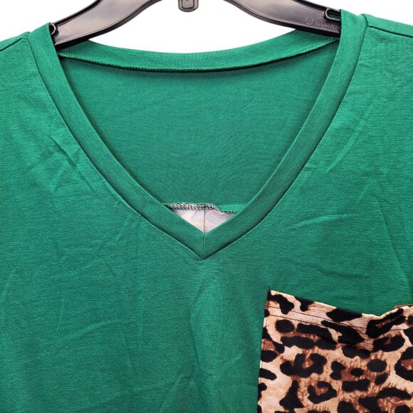 Women's Green V-Neck Short Sleeve Top With Leopard Print Pocket & Back Casual M - Picture 3 of 7